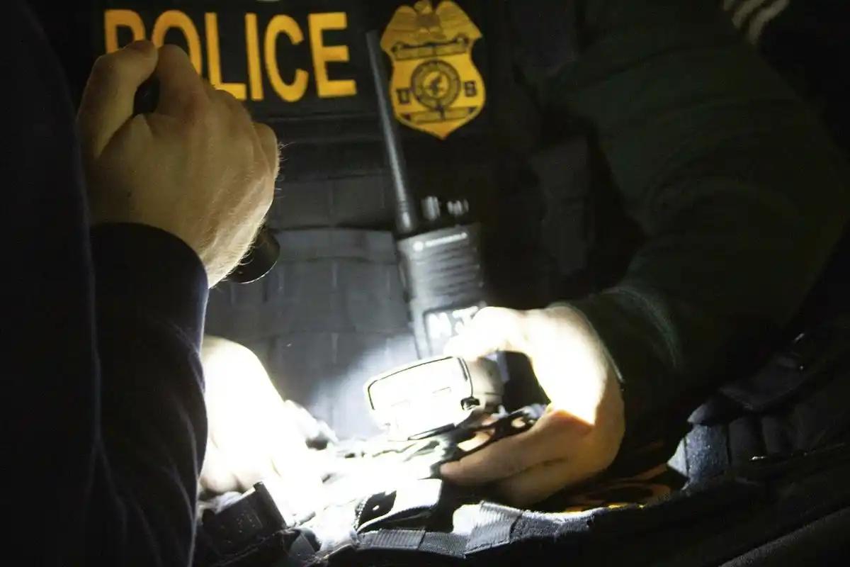 美国医保彻底炸锅！临终关怀变提款机，千亿税金凭空蒸发？

FBI凌晨破门，洛杉矶