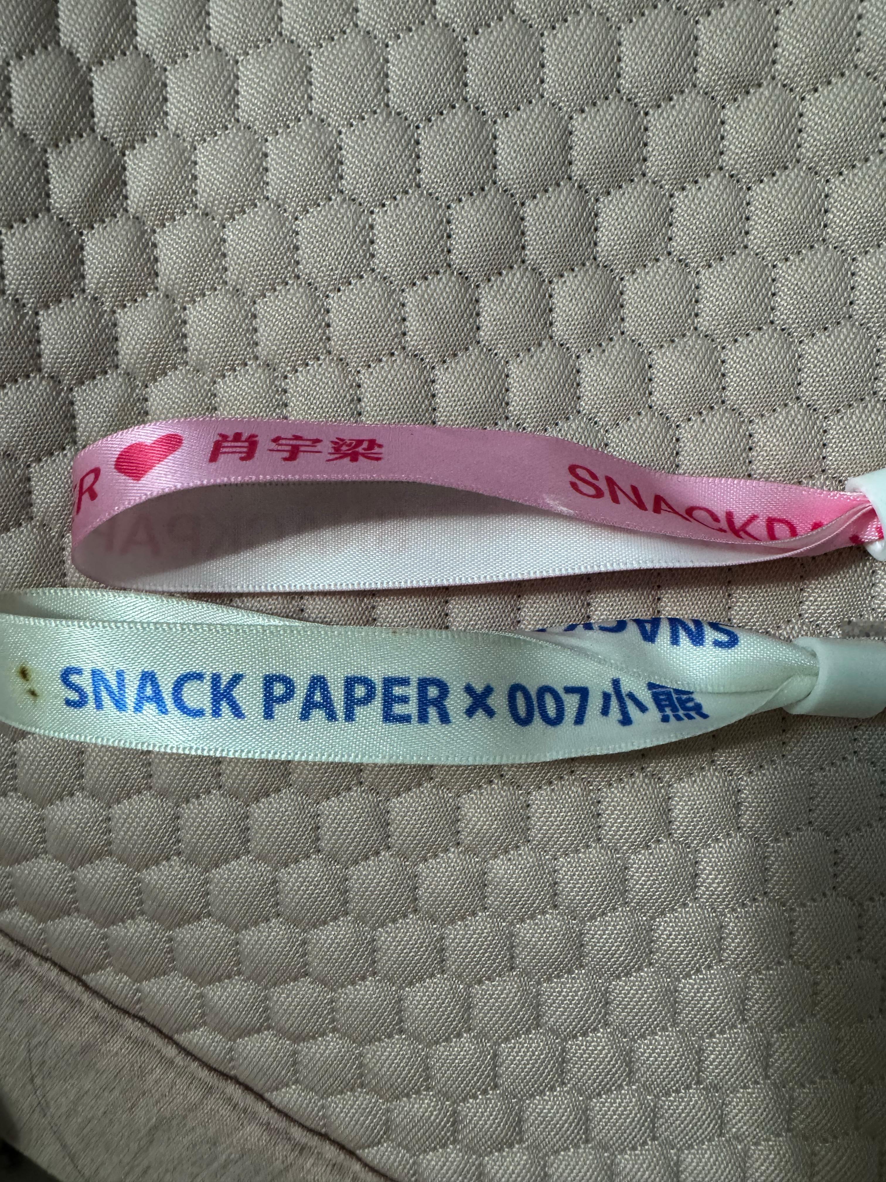 白色和粉色的手环[捂嘴哭]两年时间哥哥感觉越长越男大了[爱慕]​​​