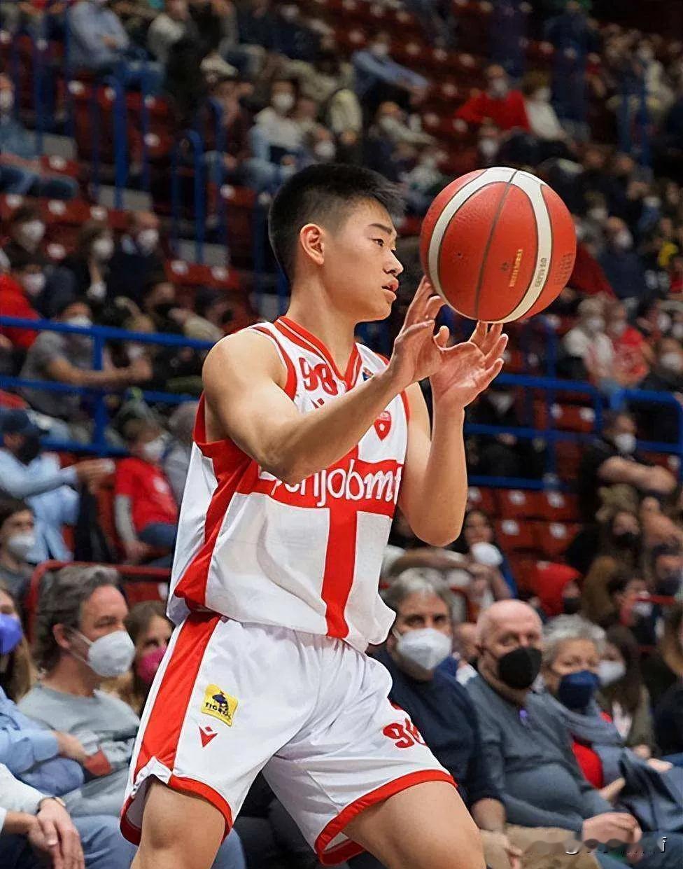 中国男篮下一个能登录NBA的球员会是谁，网上呼声最高的张镇麟，曾凡博和杨瀚森三人