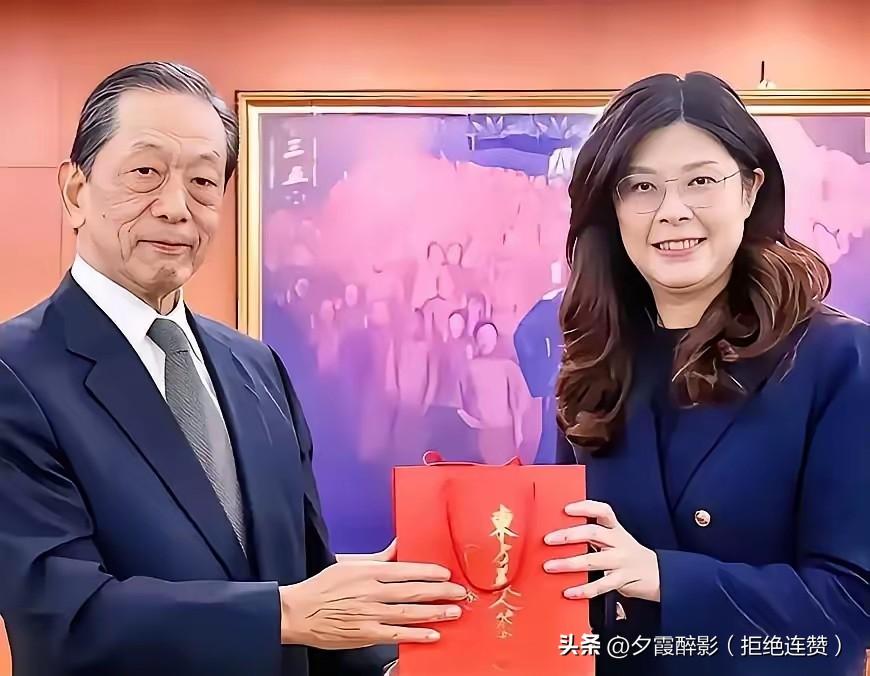 无底线！郑丽文会见日本右翼，一句“感情深厚”引众怒，立场何在？
 
真没想到，国