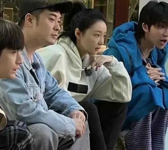 高叶可甜可淡，真的是越看越有味道。淡妆的她水嫩清纯，浓妆霸气艳丽。
高叶是个很有