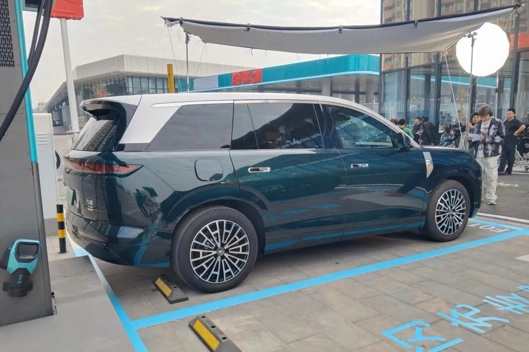 去年初，比亚迪推出了唐L，不到5米1的长度、5+2的座椅布局与市场主流需求有些偏