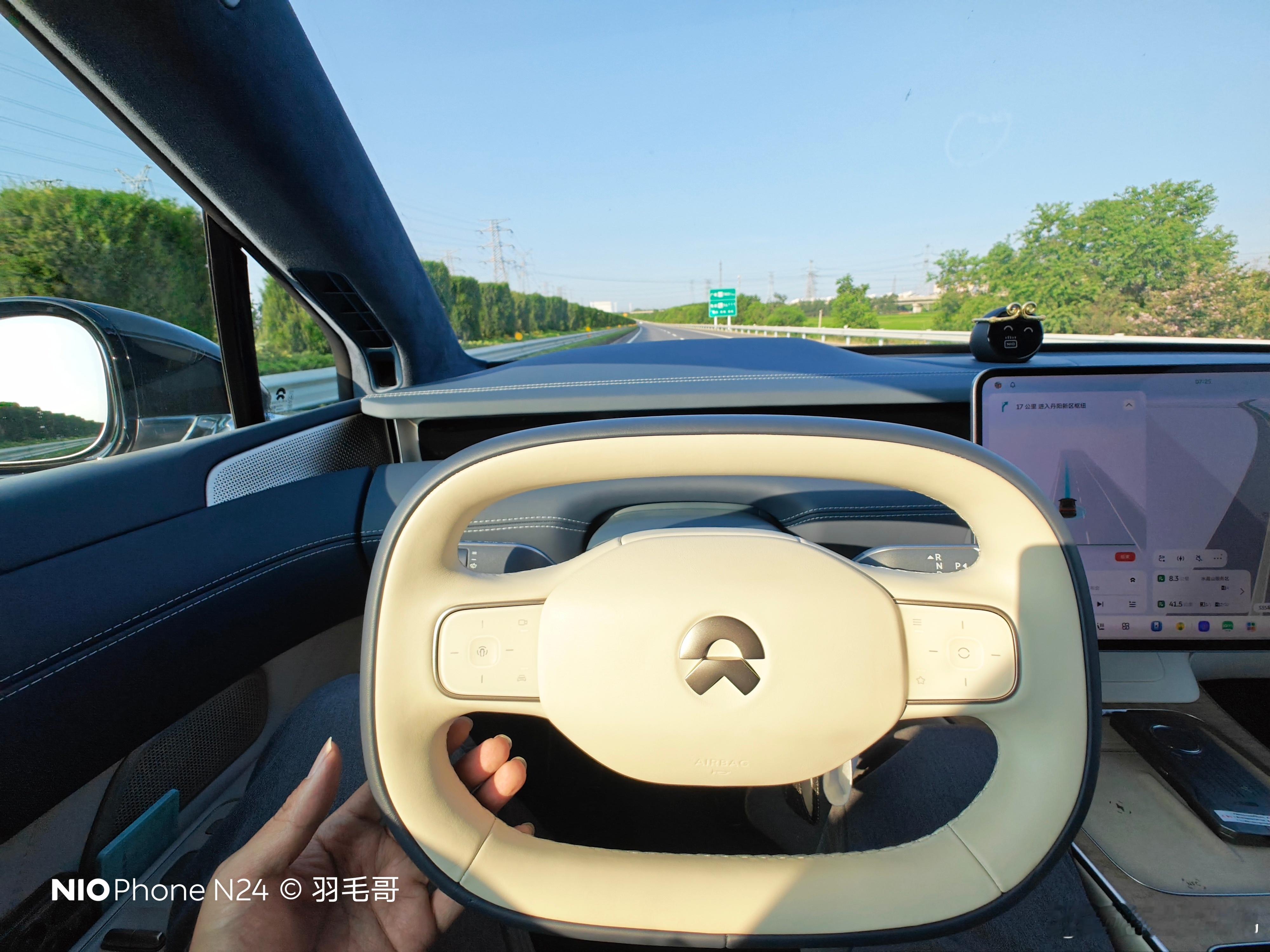 周末出门溜达，上车就听NIORadio，车上再听一遍斌哥全新ES8技术发布会的精