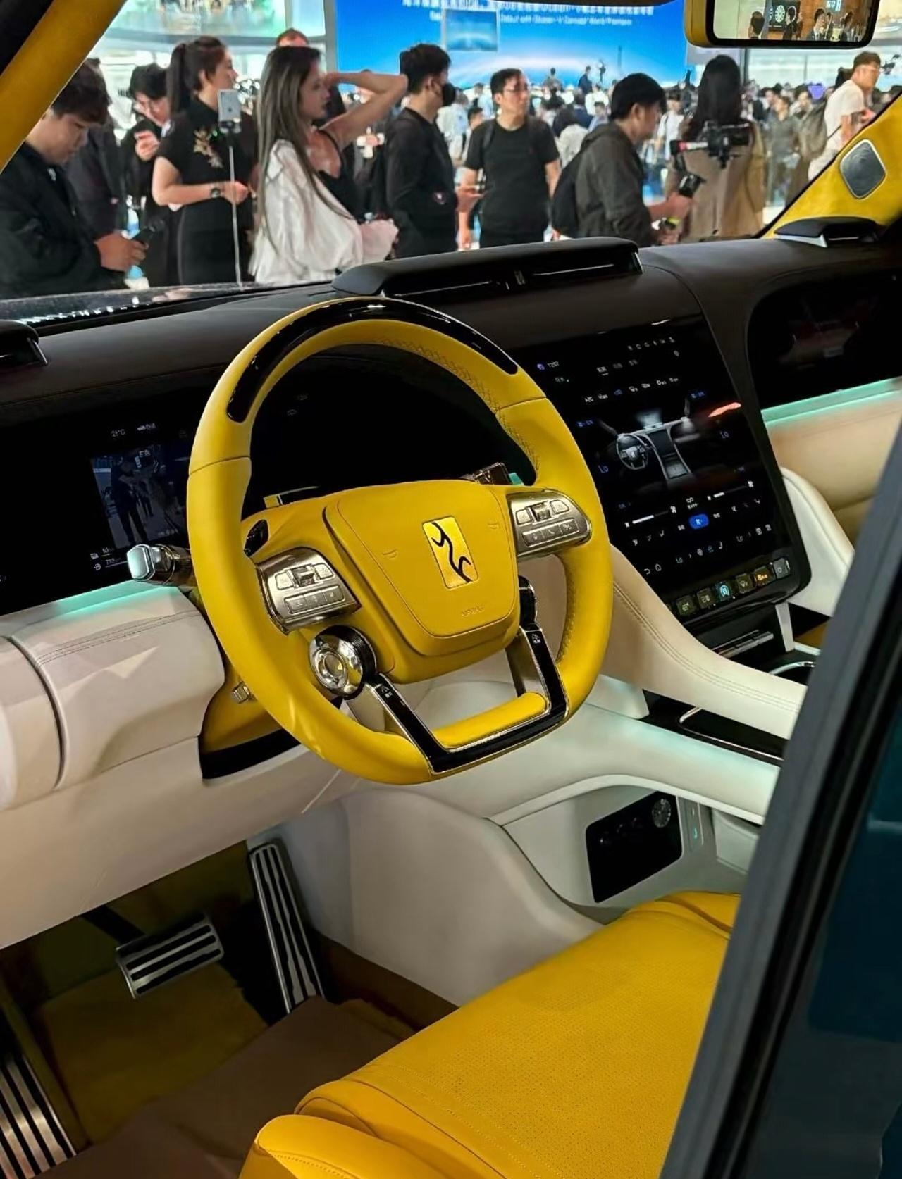 以前聊高定超跑，谁敢想中国品牌？今天车展仰望2款车，刷新认知了。U9X全球就30