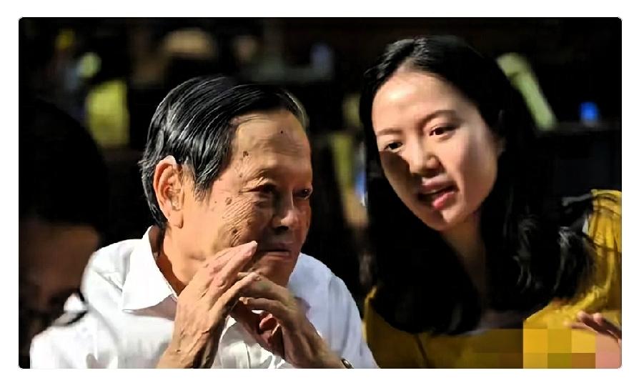 我问我一个搞社科的朋友，先生走了最放心不下的是儿女还是翁帆？
​朋友说答案不难猜