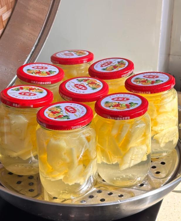 以前咱们买罐头，总会听到家里人说，少吃点，罐头里面加的防腐剂，吃着不健康，
我也
