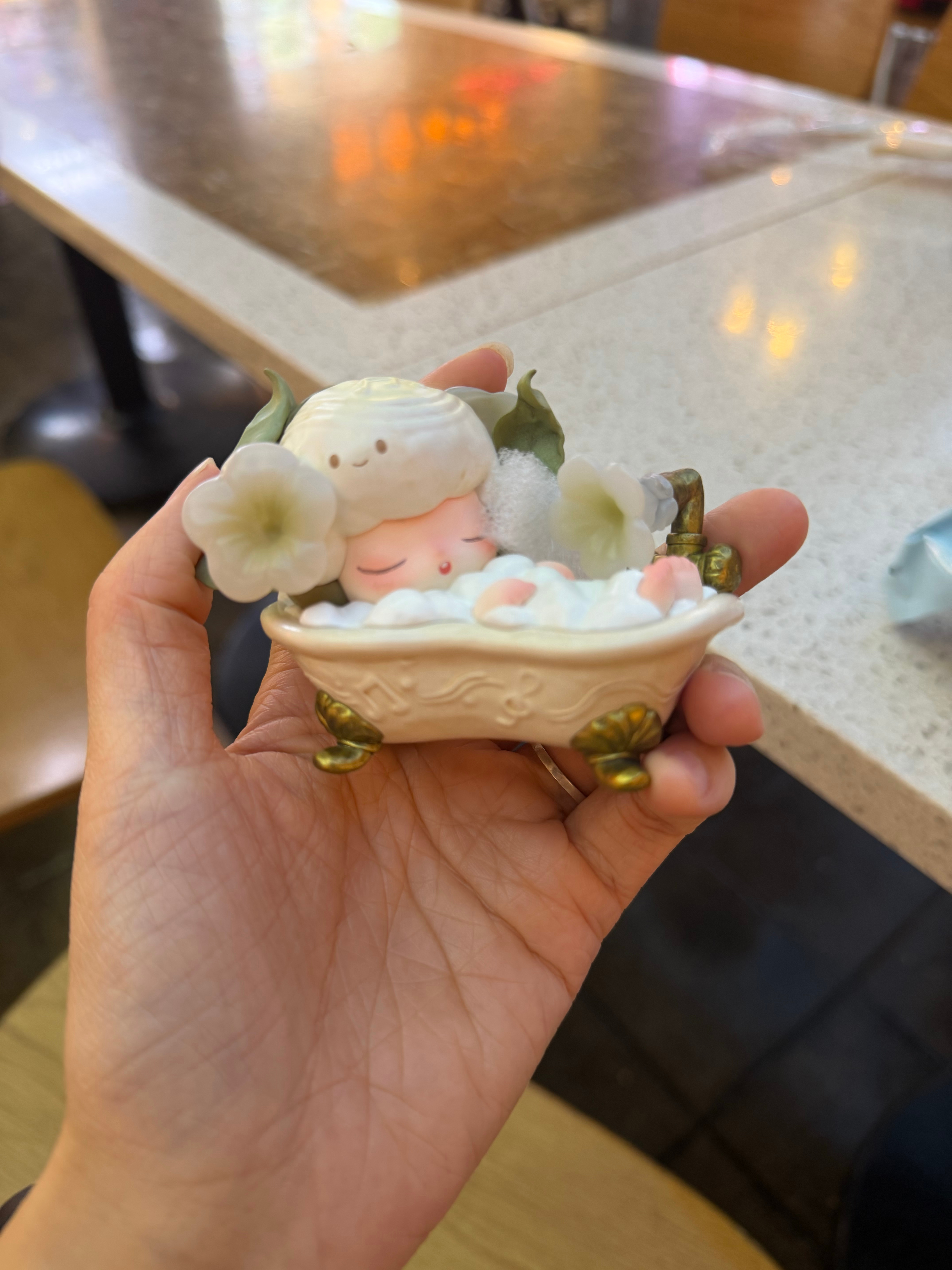 我：你想要哪个丑：可爱的都行 第一排都可以 不要第三个一拆开我：你刚说不要哪个丑