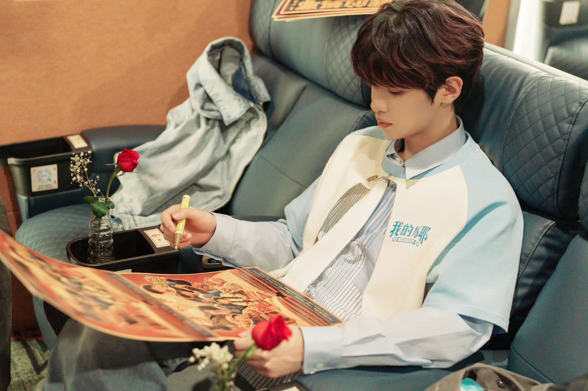 去世的妈啰嗦的爸和叛逆的他开局满是遗憾，结局全是感动！故事的开始是去世的妈啰嗦的