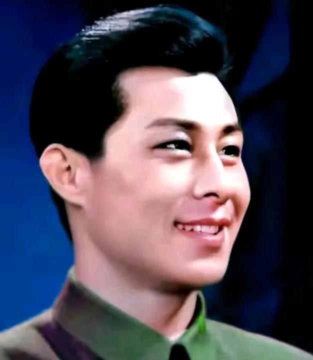 王心刚，真正的中国美男子，50后人心中的男神，是现在的娘气和小鲜肉根本无法相比的