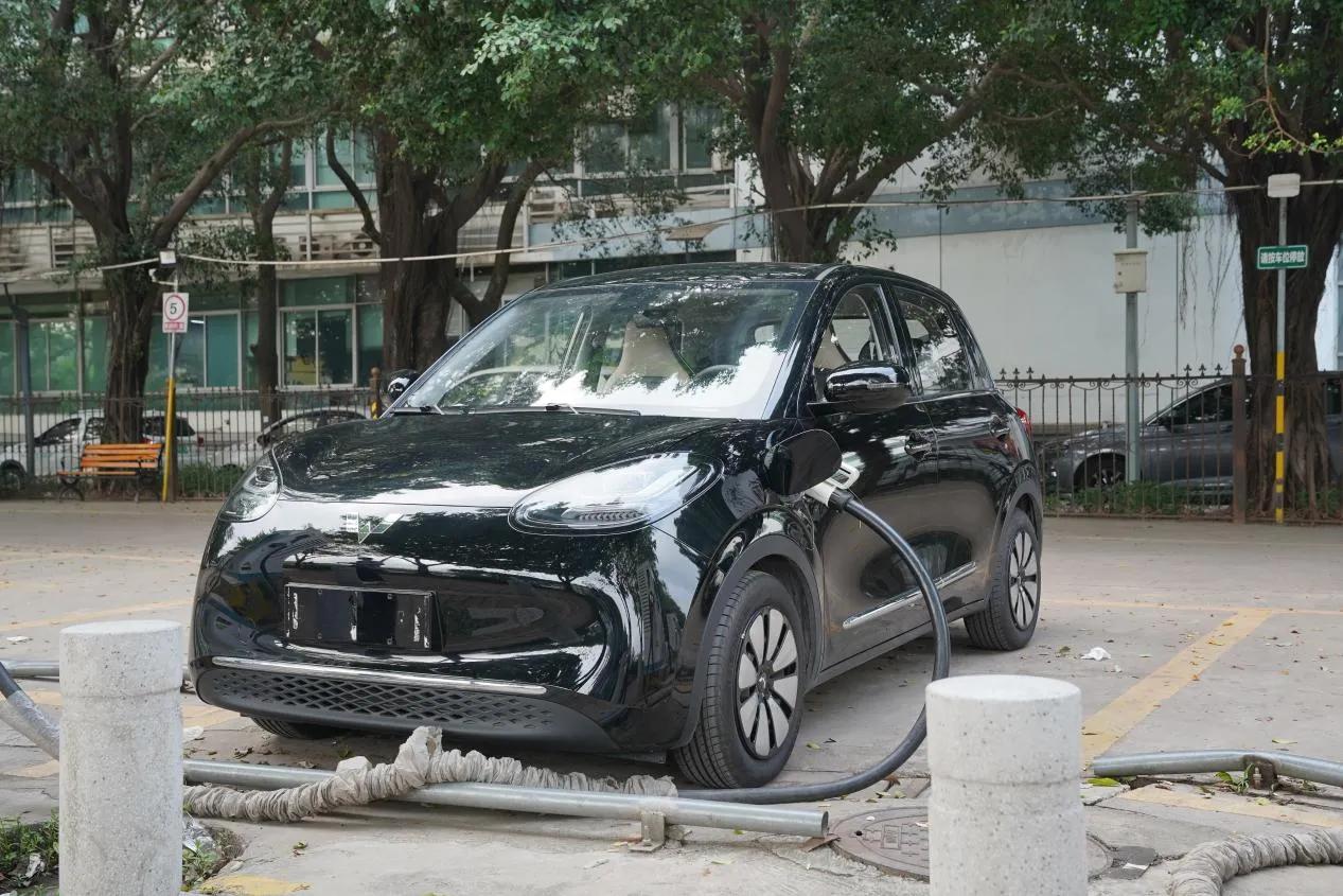 8万预算，想买一台大空间且实用的纯电代步车，最终选择了五菱缤果。
相信很多人跟我