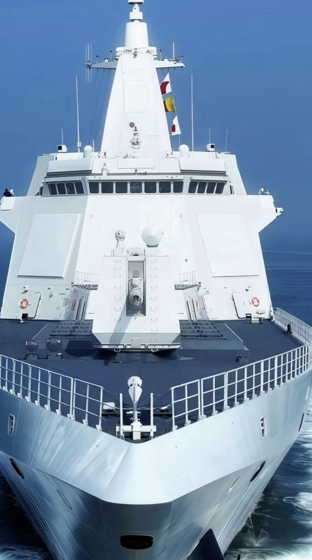 美：我想破脑子都想不明白一个问题，阿中，我跟你说！20年前你们落后得很，经济比小