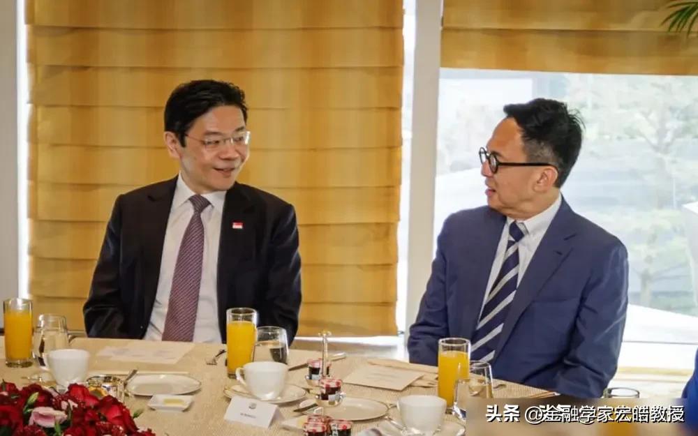 李嘉诚次子李泽楷现身新加坡总理黄循财访港家宴，释放什么重要信号？
 
看下图，新