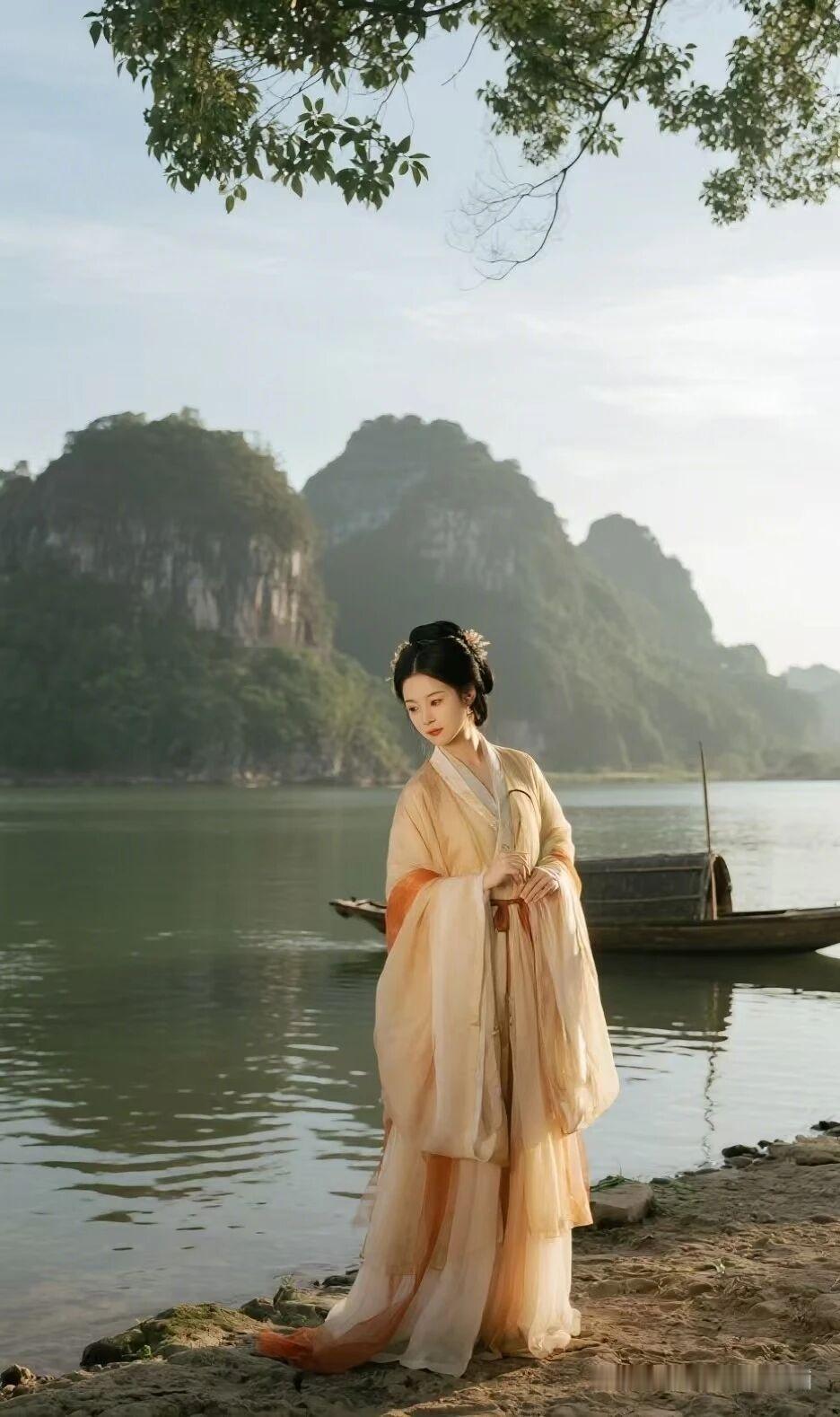 山色入画来，水光潋滟间。女孩子穿汉服能有多好看