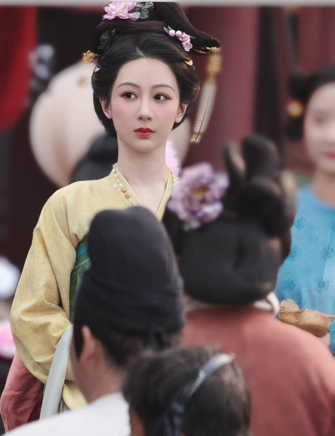 有网友说：热巴再不出爆剧，各方面都会被杨紫碾压，你认同吗？ ​​​