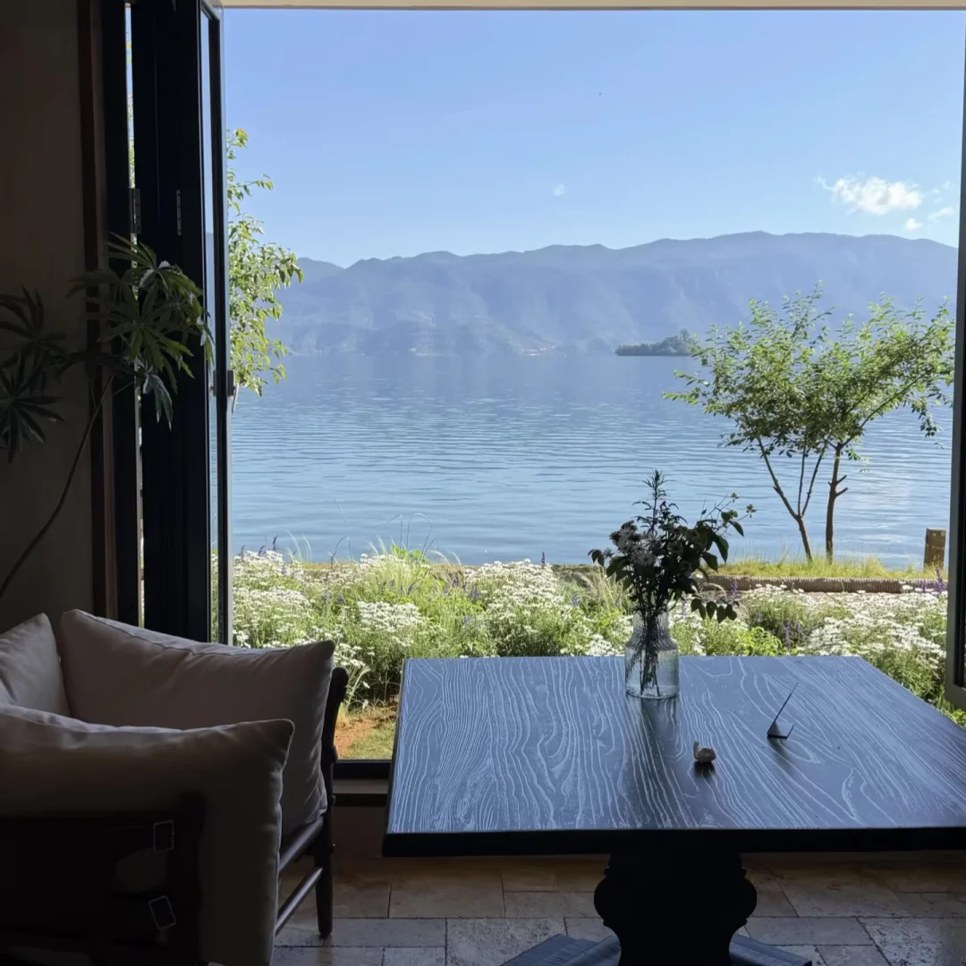 我的窗，是湖景🌊