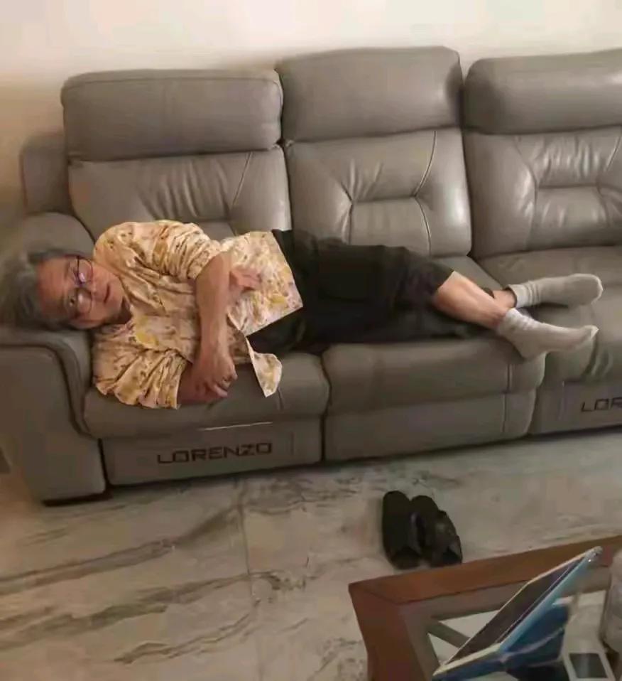 快开学了，湖南在乡下带孙子的老奶奶，正准备把孙子送到县城的儿子家里，昨天一大早，