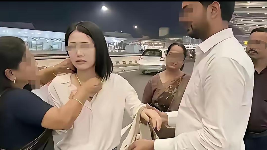 江苏姑娘这段跨国恋爱的经历，彻底戳破了很多人对跨国爱情的美好幻想。

满心欢喜结
