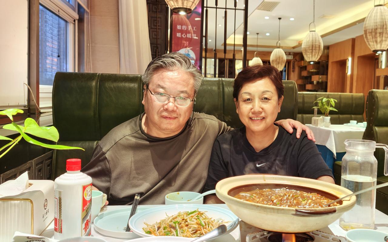 今天是我和太座结婚33周年的纪念日。在这个不婚不育速婚速离成为政治正确的时代，我