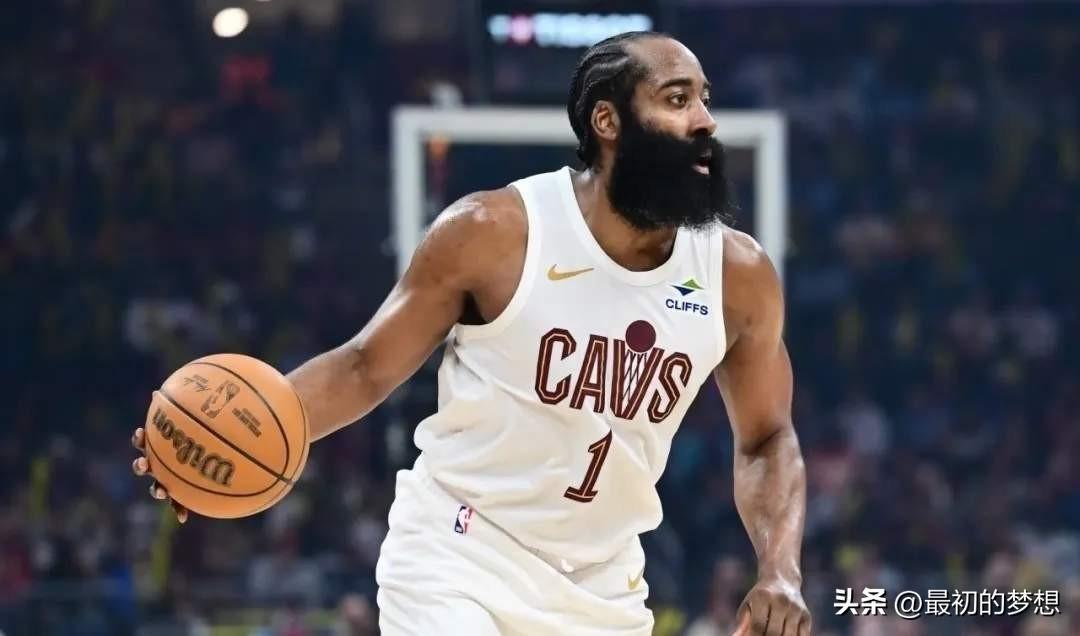 骑士季后赛首轮打猛龙会稳赢吗？答案是一定的！但还是不能太大意！
 
假如按照现在