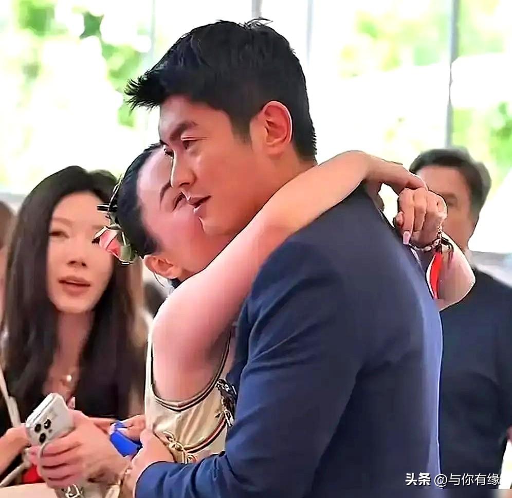 同一天注销3家公司，这事一出来，很多人都愣了一下。
北京杜江南影视文化工作室、北