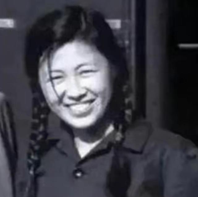 1977年，谢静宜被开除党籍，1983年被免于起诉，职务与待遇全无，1989年恢