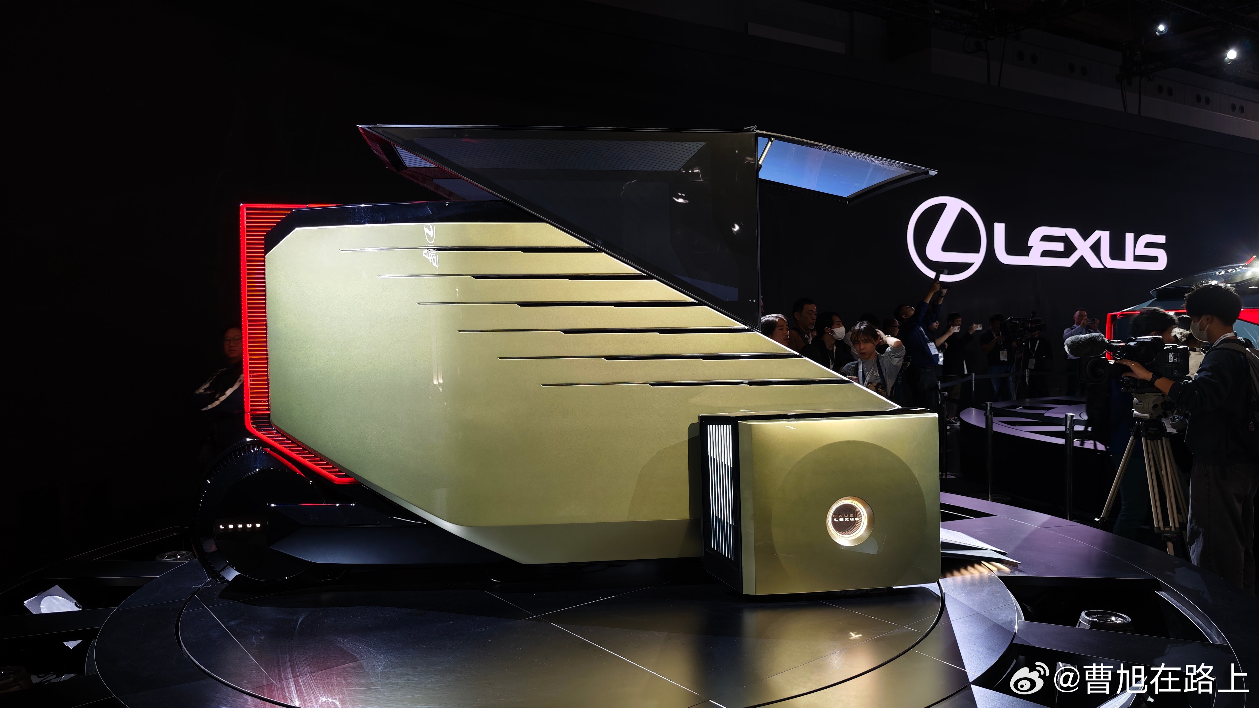 弟弟偷抵32万新车哥哥气炸小伙抵押32万新车贷了14万要还21万近日，张先生的表