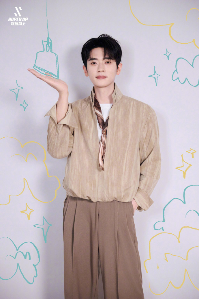 丞磊用50块积木拍了个12宫格果然有颜就是任性，拍照从不介意有没有复杂的置景，丞