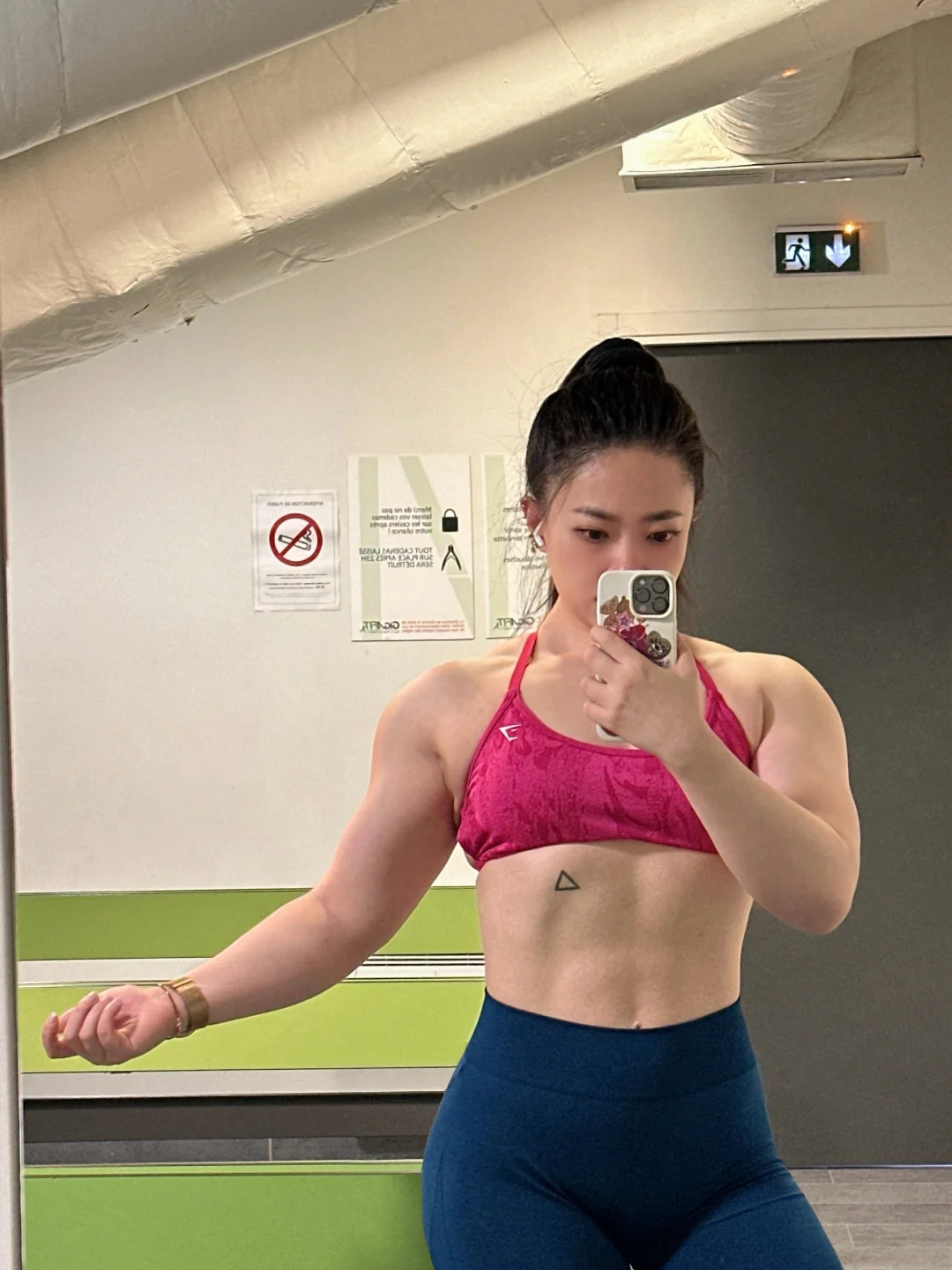 没忍住，还是去练了个背