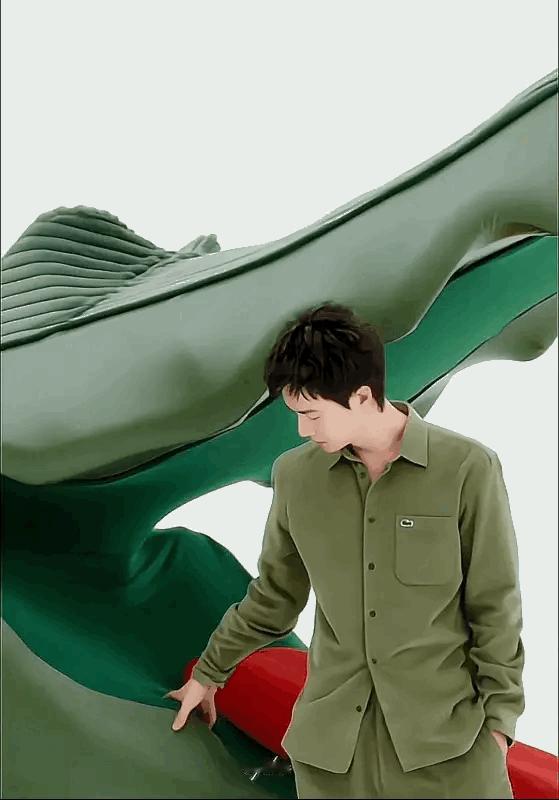 #王一博[超话]##王一博鲨鱼夹# 王一博在热门新剧《追风者》中因其精湛的演技和