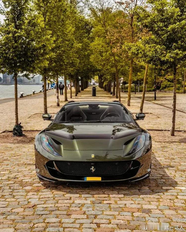 Ferrari 812 GTS，配色好！#每日说车[超话]# ​​​