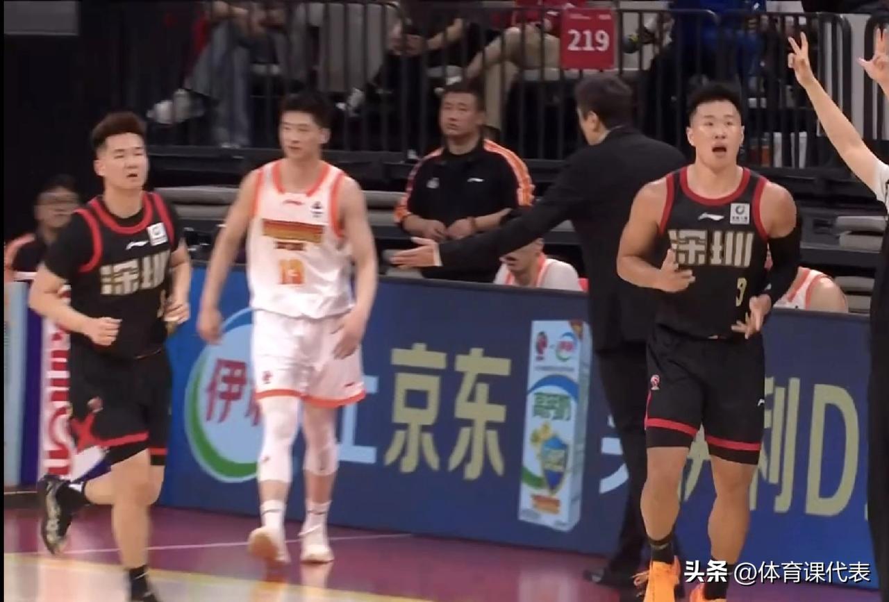 贺希宁31分，庞铮麟8分3助攻6失误，深圳男篮大胜江苏20分豪取五连胜！北京时间