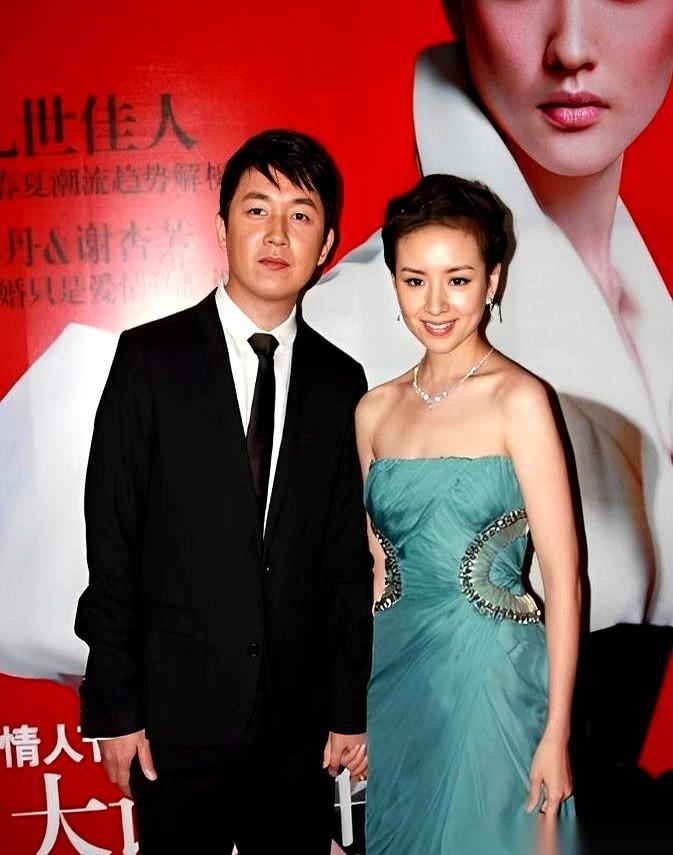 连着十年，每年就俩表情符号，一个牛头，一个气球。
就这么个熬法，一个当爹的，愣是