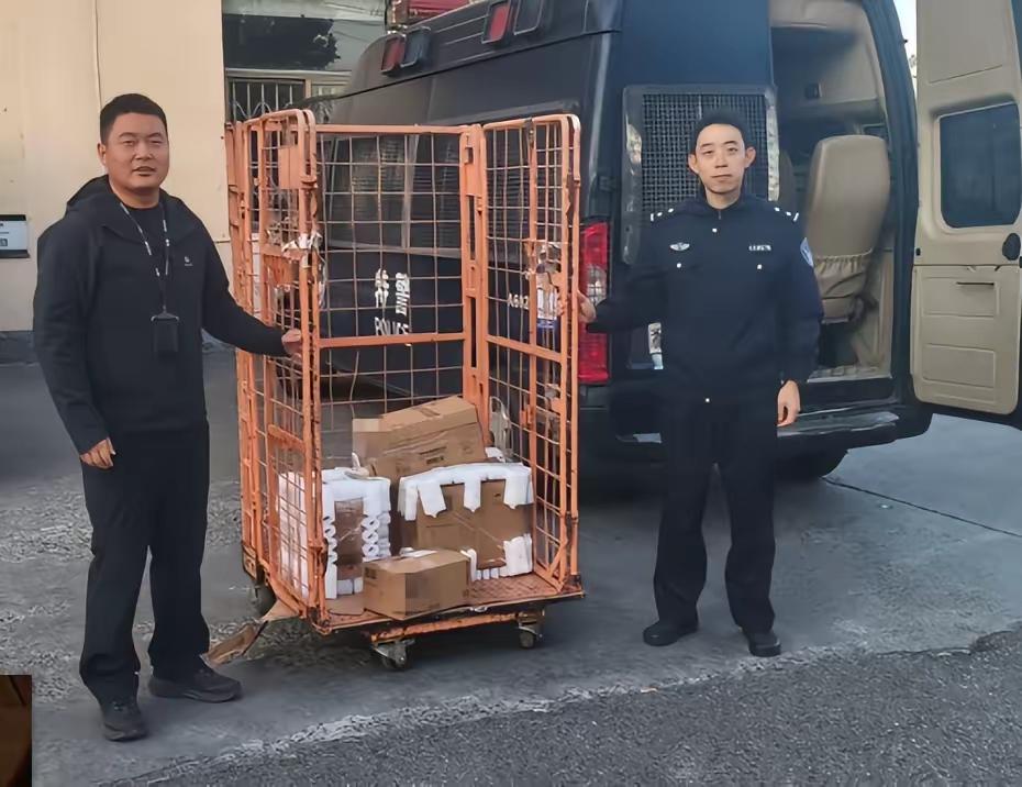 “细思极恐!” 杭州一姑娘在家线上面试，看着面试官全员正装、流程规范，她彻底放下