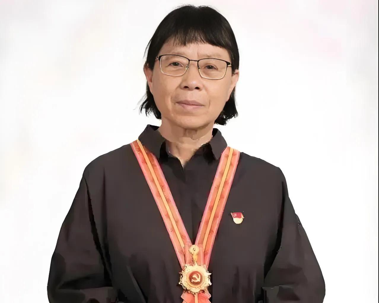 张桂梅一个普通的老师，却有不一样人生。
近日有人说华平女子高中至今没有一个考上清