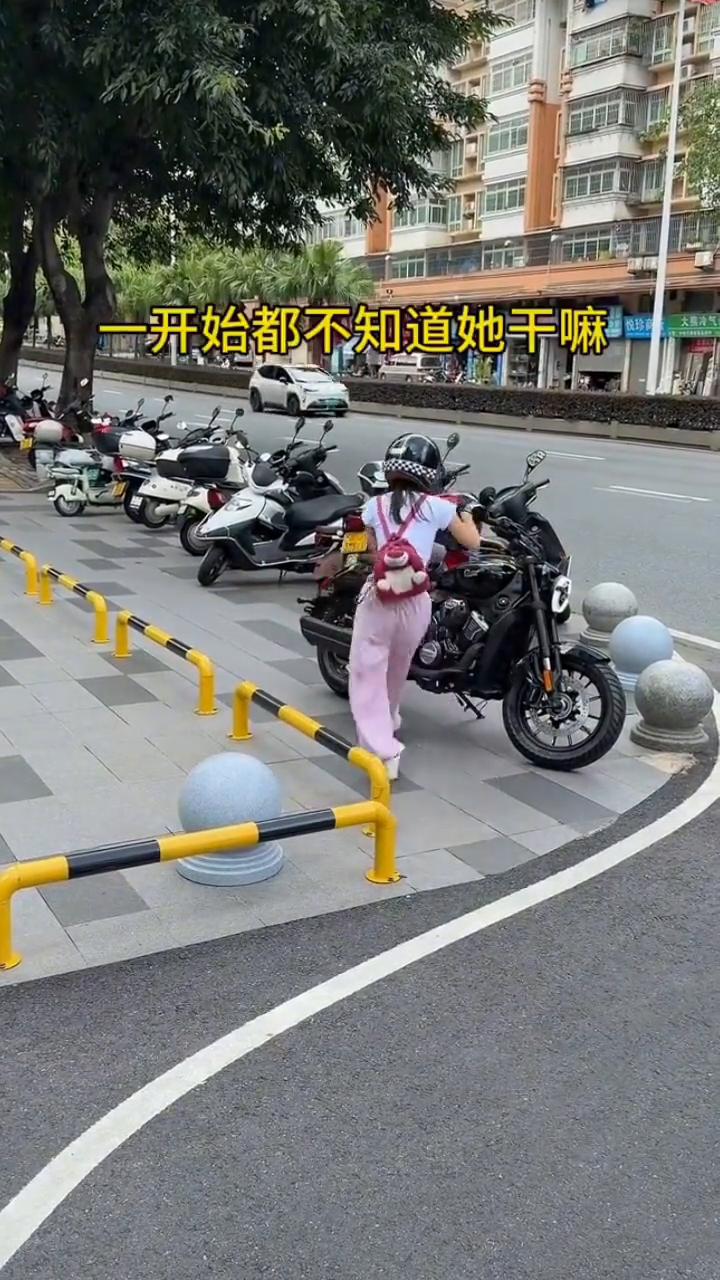 几百斤石墩搬起来？干了没人能干的事情。
徒手搬石墩？她都吃什么长大的？今天要吃6