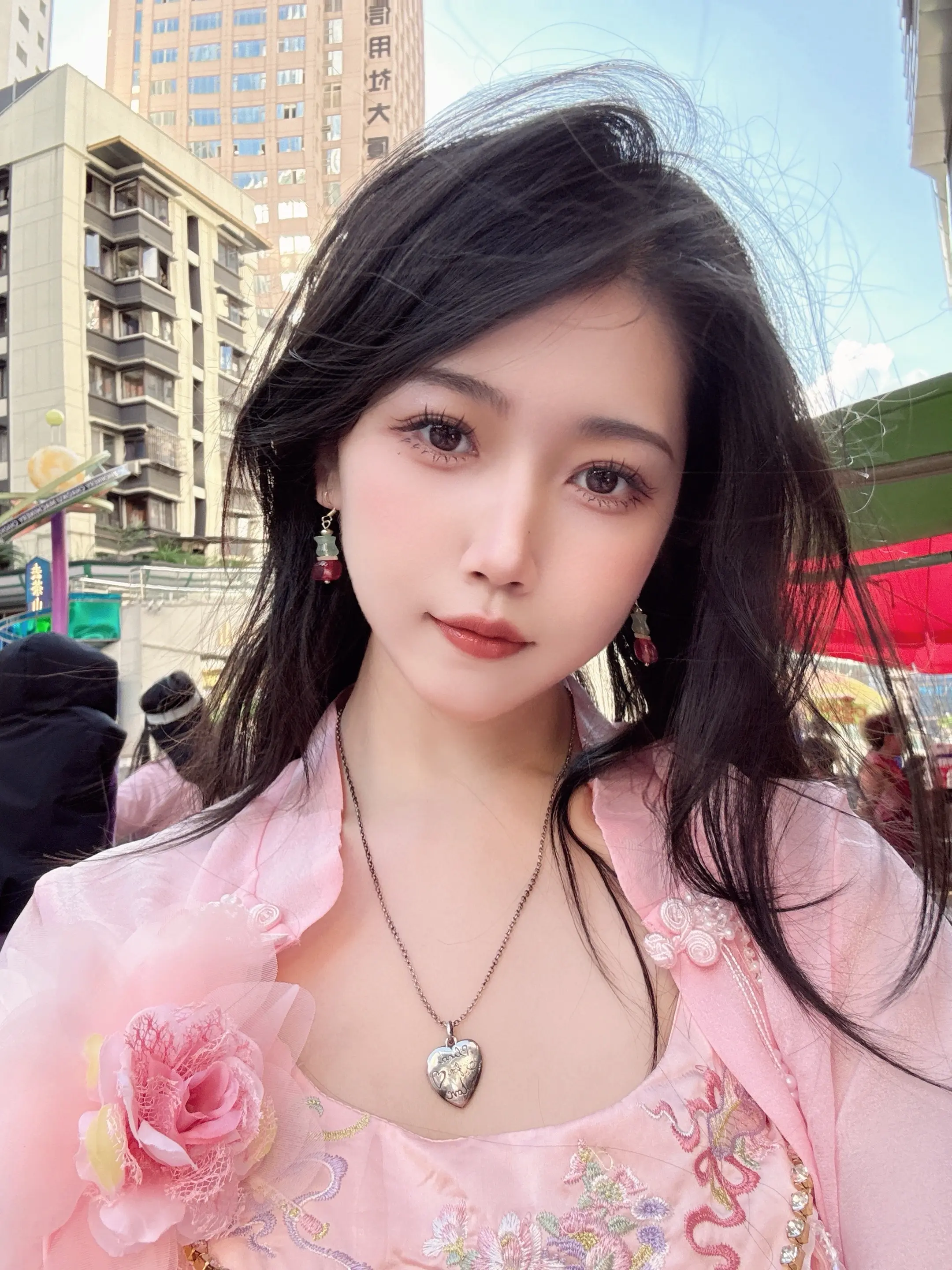再也不要成为任何人生命中的一点点 我要成为霸王茶姬 让人睡不着觉