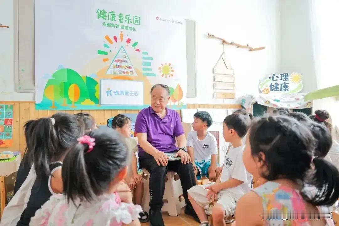 作家莫言说，上帝造人的时候，实际上是给每个人都留下了一些遗憾和缺陷。只要自己努力