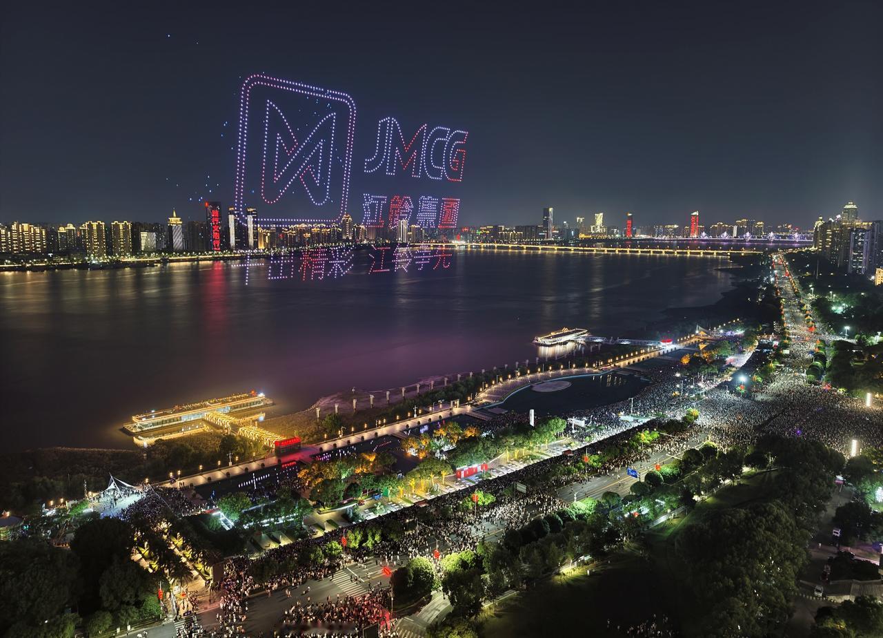 近五年，南昌发展成绩亮眼。GDP从5797亿增长到8141亿，连续跨过三个千亿台