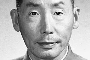 1945年抗战胜利，蒋介石为了笼络人心，为一批抗日将领颁发了一批“中正剑”。他最