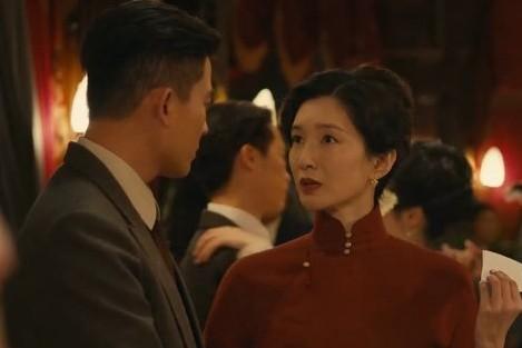 《醒来》里沈克希这段遭遇太虐心了！76号特务那是无所不用其极，直接把她脚掌钉在地