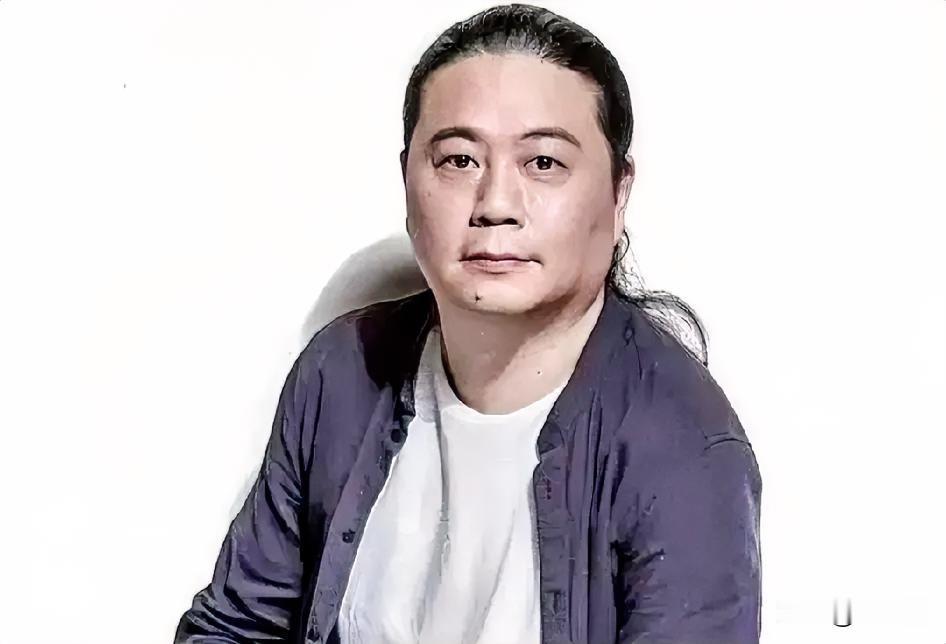 汪海林被限高这事刚发酵，
就被之前跟他有过节的导演王照达抓了个正着，直接发视频开