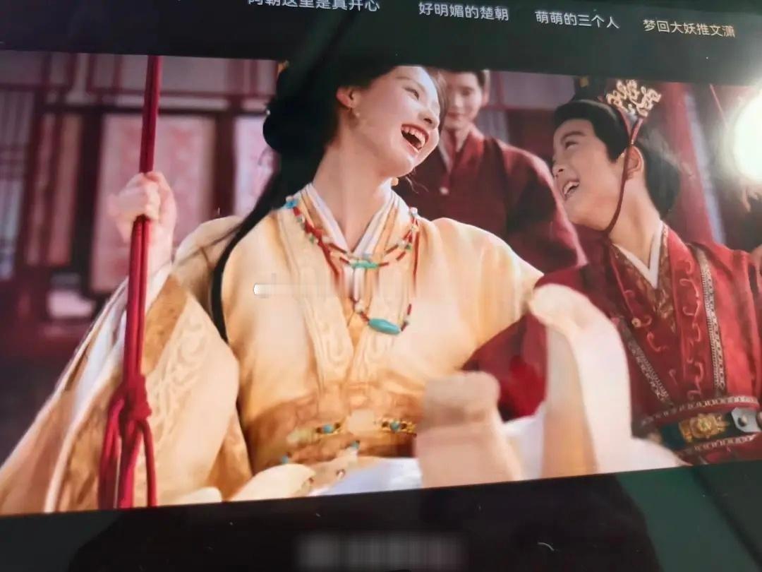 翘楚估计也就只有陈都灵的粉丝在看吧，毕竟正主的演技实在是难评 