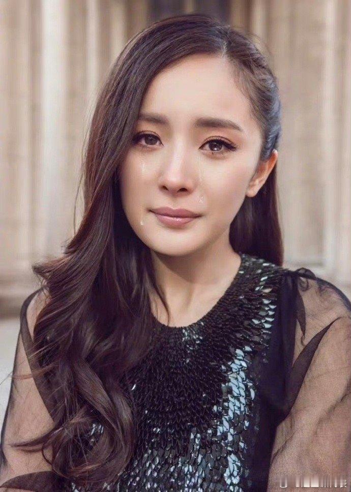 现在回看小时代的海报，每个人哭得很符合自己角色，虚伪姐妹花。 ​​​