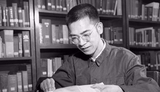 1980年，47岁的数学奇才陈景润，娶了29岁女军医由昆。当时，陈景润说：“如果