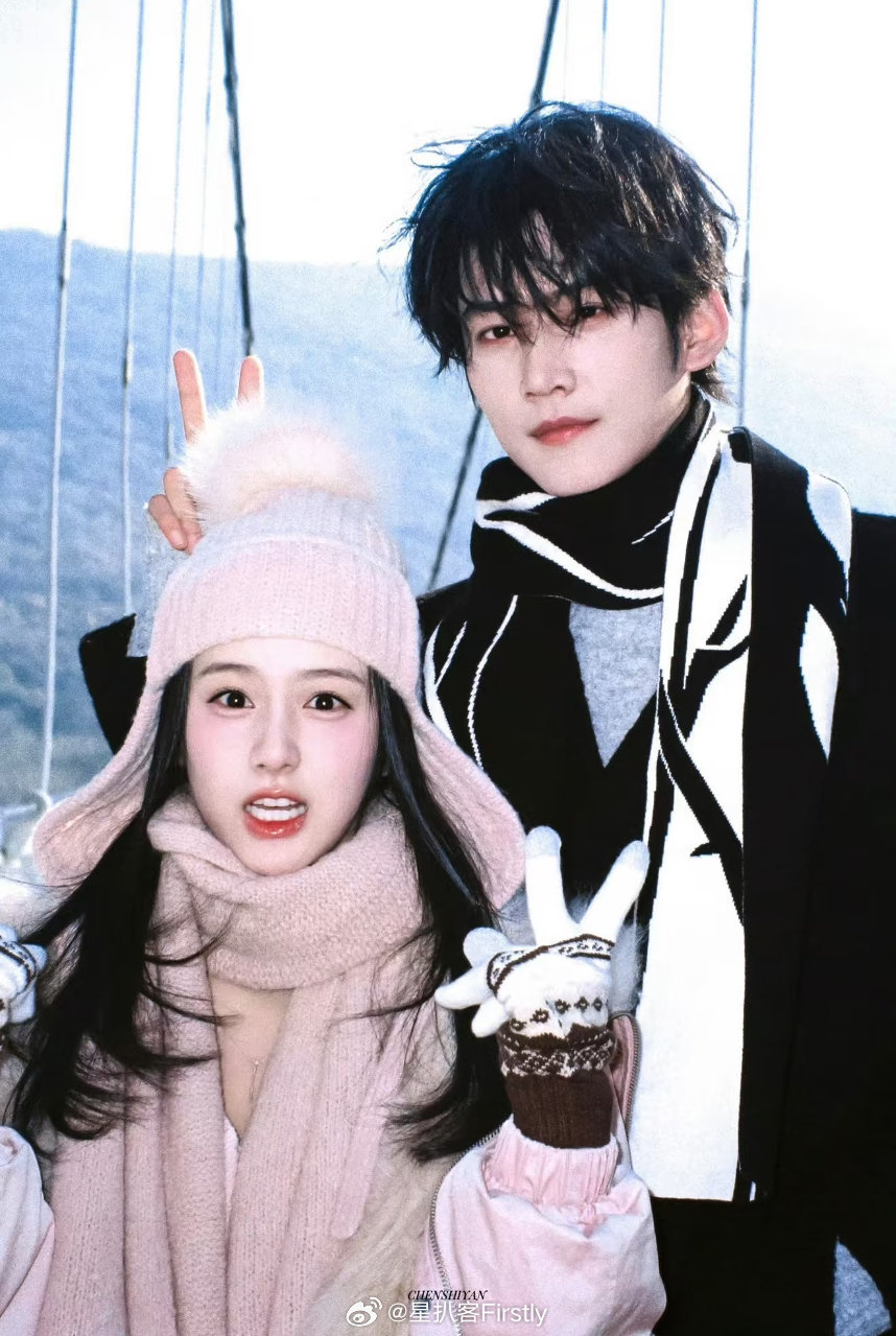 炽夏初雪吻好浪漫我们炽夏小情侣初雪吻真的好甜，来看看初雪吻，弥补一下即将要分手的