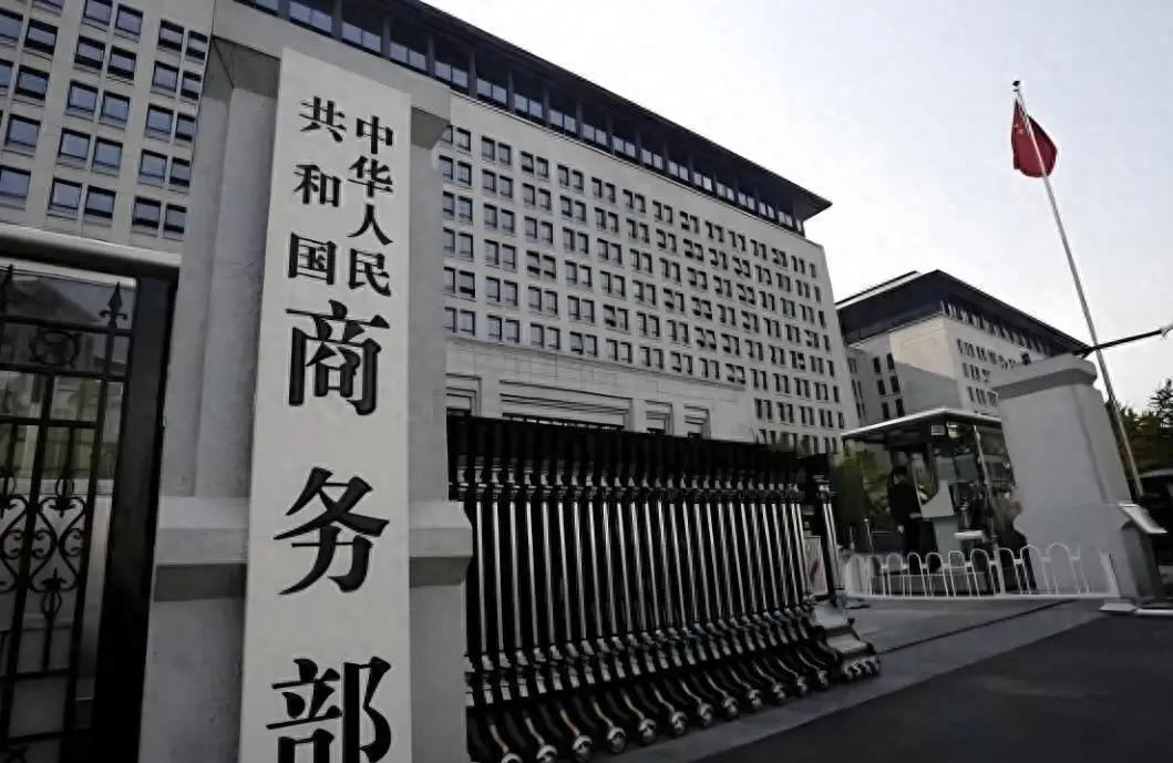 美国点头了，答应了中国。
7月2日，中国商务部公开表示：经过近期经贸磋商，中美双