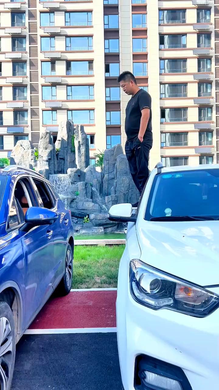 那年我双手插兜，不知道什么叫做对手。