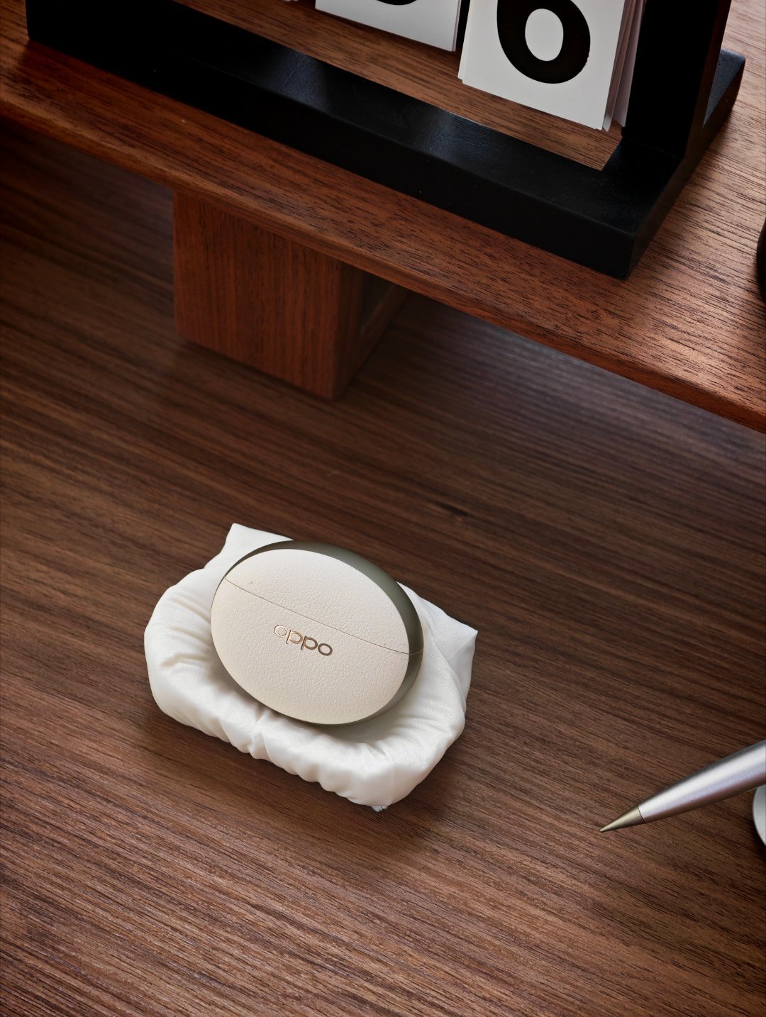 给耳机打了个沙发坐一坐。还，挺有趣的。有喜欢的么？ 