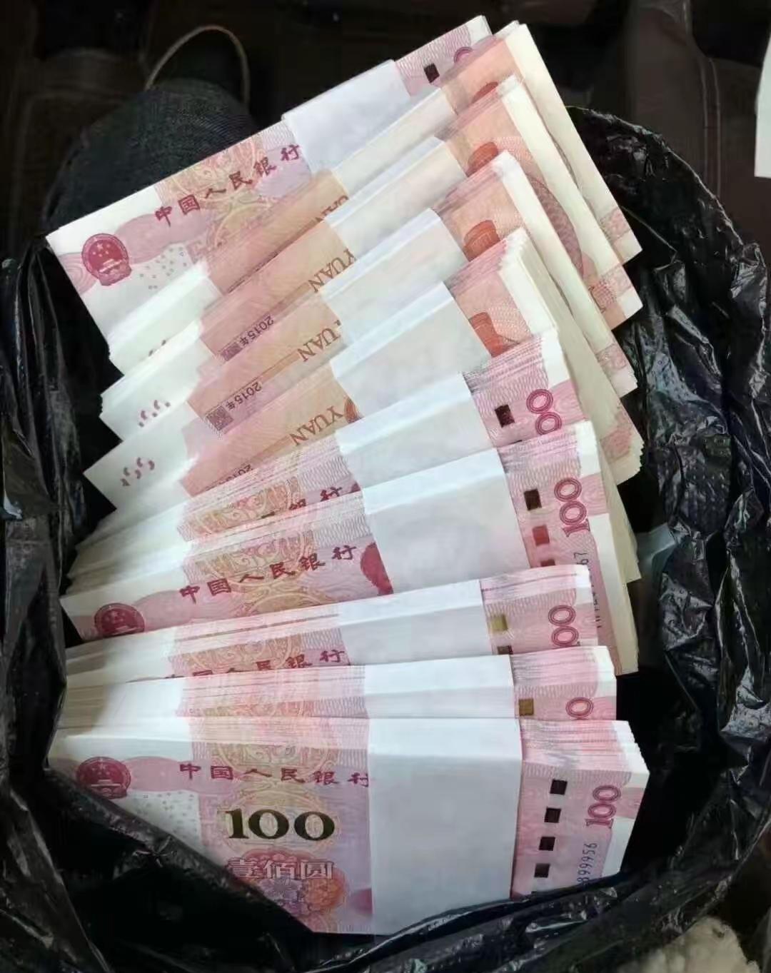 只靠打工攒下100万，有可能，但不容易。就拿武汉来说，不同工种收入差异大。快递员