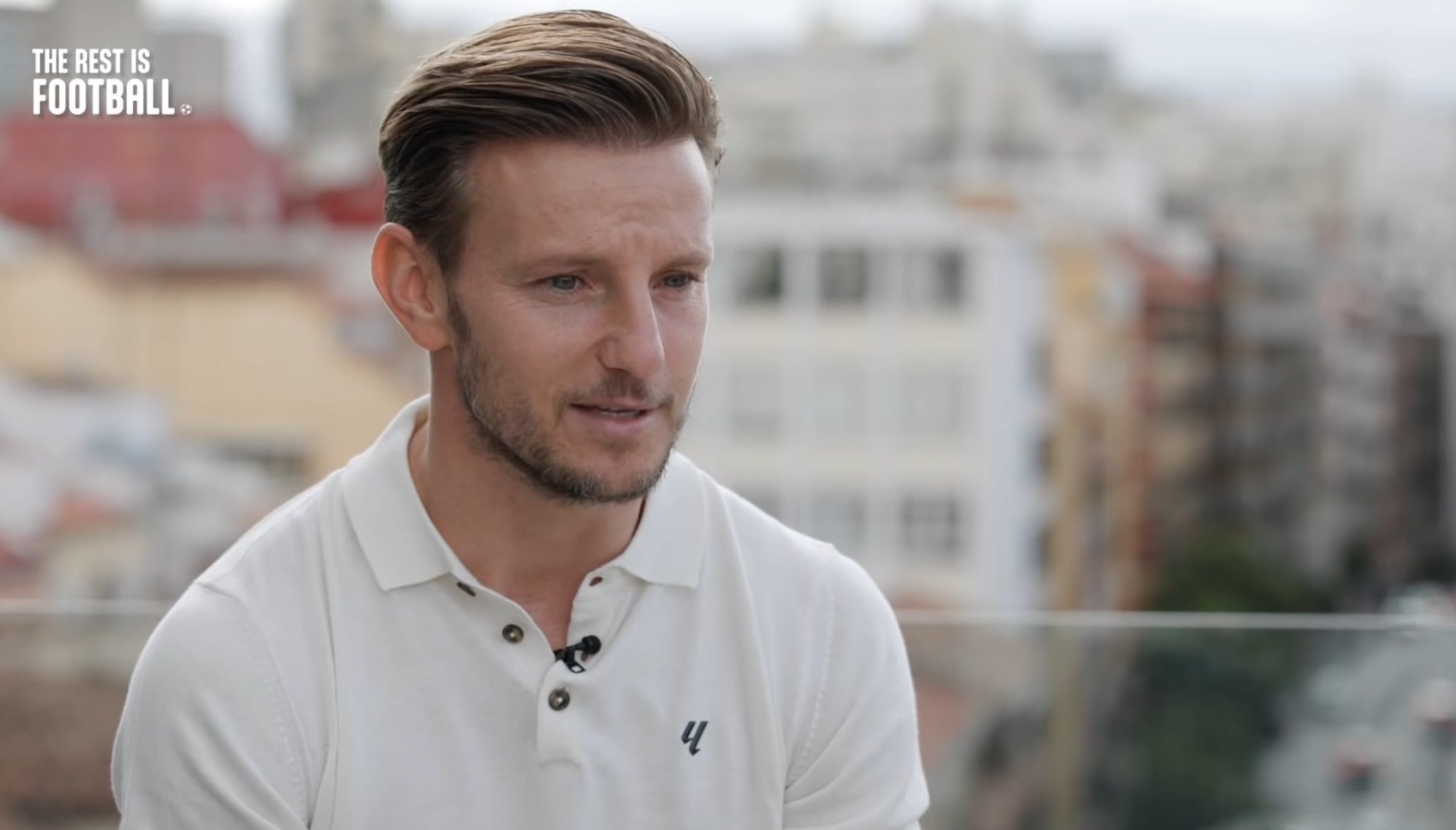 拉基蒂奇：我想祝贺梅西与迈阿密国际续约，也祝贺所有足球迷，不仅仅是梅西的球迷。梅